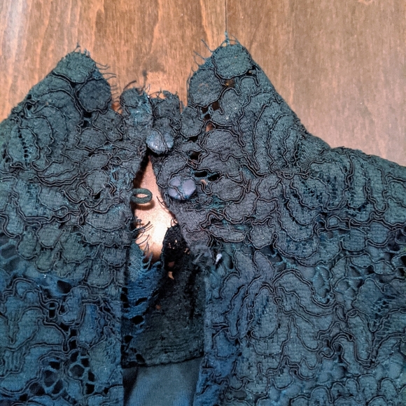 Like New Dark Green Lace Top - Picture 2 of 4